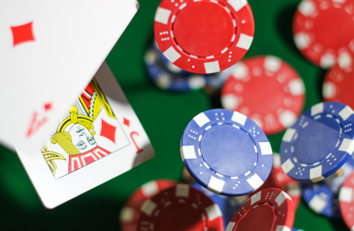 Beginner’s Guide on Mastering the World of Online Poker