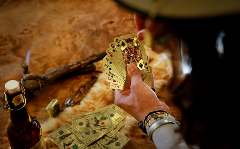 How to Win When Playing Cards in Casinos